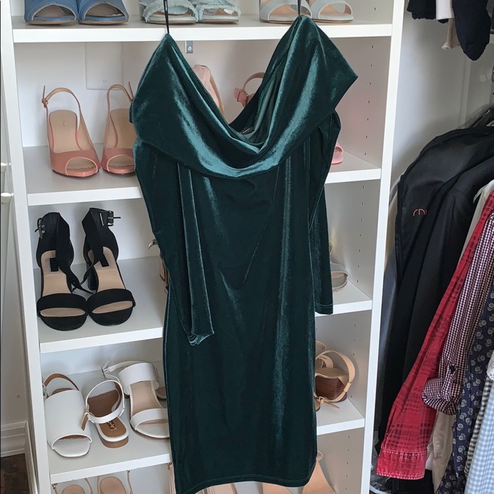 Green Velvet Long Sleeve Dress